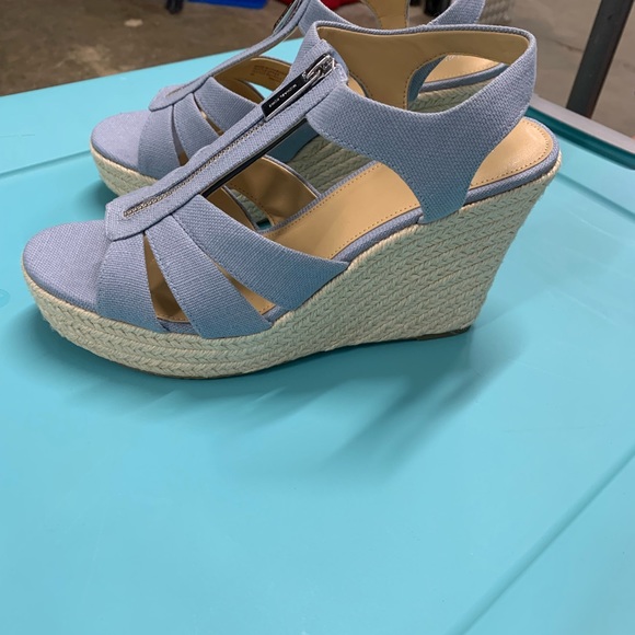 Brand new Michael kors Berkley wedge - Picture 4 of 5